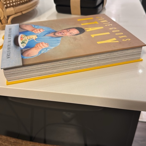 Jamie Cooks Italy Cookbook - Picture 4 of 4